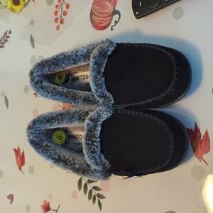 Minnetonka Black and Gray Women's Slippers